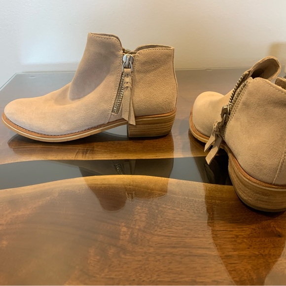 Dolce Vita Suede ankle booties - Picture 2 of 5